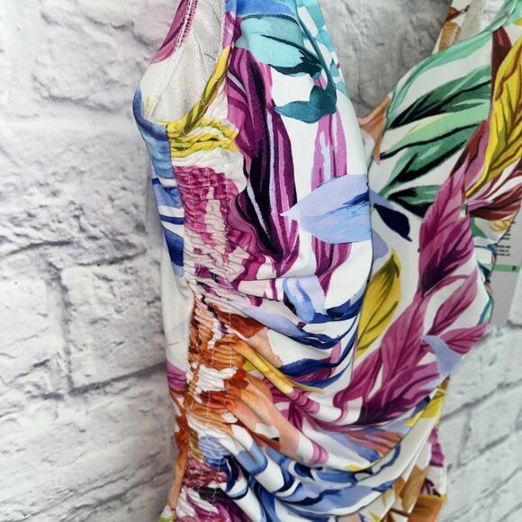 Maxine’s Of Hollywood Women’s NWT Minimizes Tropical Print Bathing Suit Size 8 - Picture 6 of 10